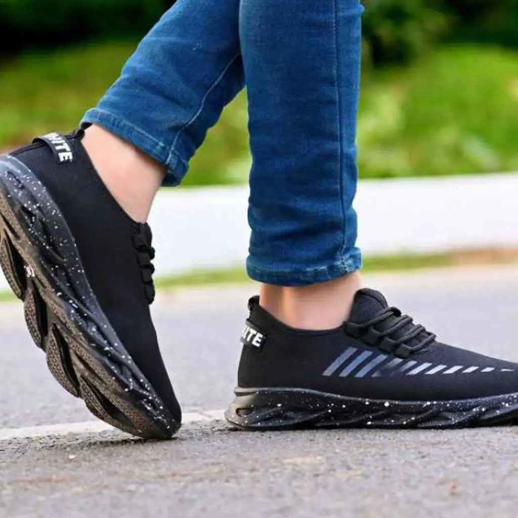 Elegant Black Mesh Solid Sports Shoes For Men